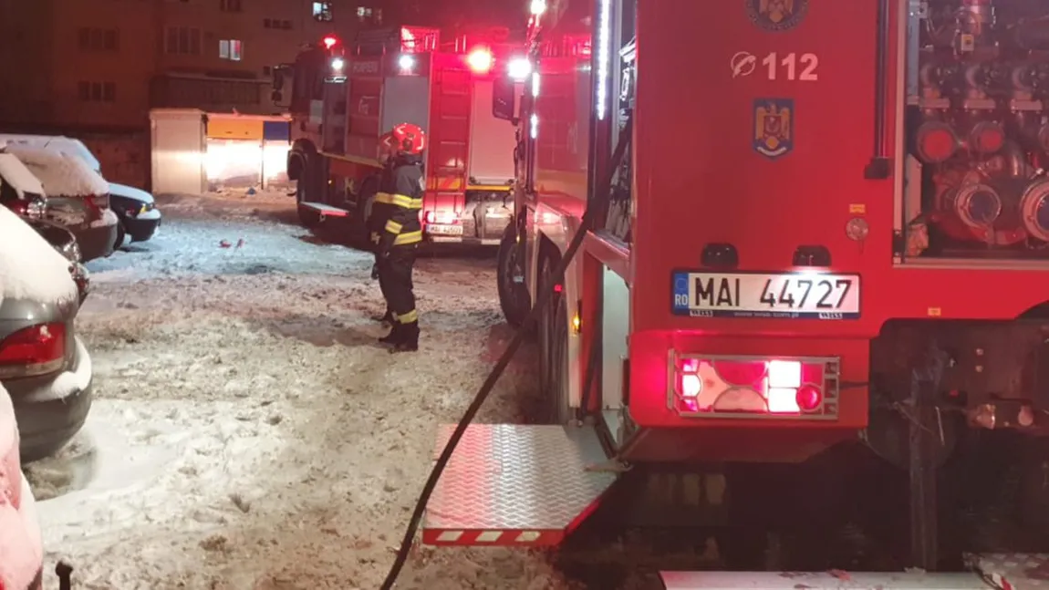 Explozie urmată de incendiu la un bloc din Zalău. Plan Roșu de Intervenție activat, o persoană grav rănită
