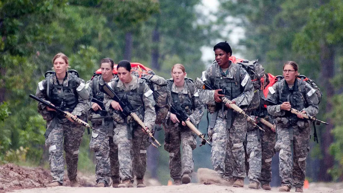 Decizie controversată în SUA. Pentagonul analizează efectele integrării femeilor pe câmpul de luptă