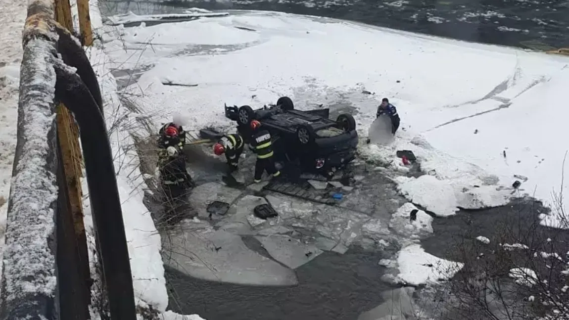 Accident rutier grav în județul Suceava! O mașină în care se aflau șase persoane, printre care patru copii, a căzut în râul Bistrița!