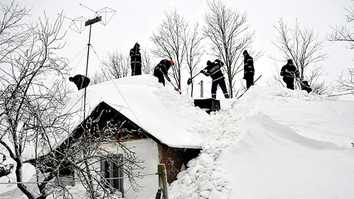 Avertisment pentru proprietari. Ninsorile pot produce pagube de zeci de mii de euro la locuințe