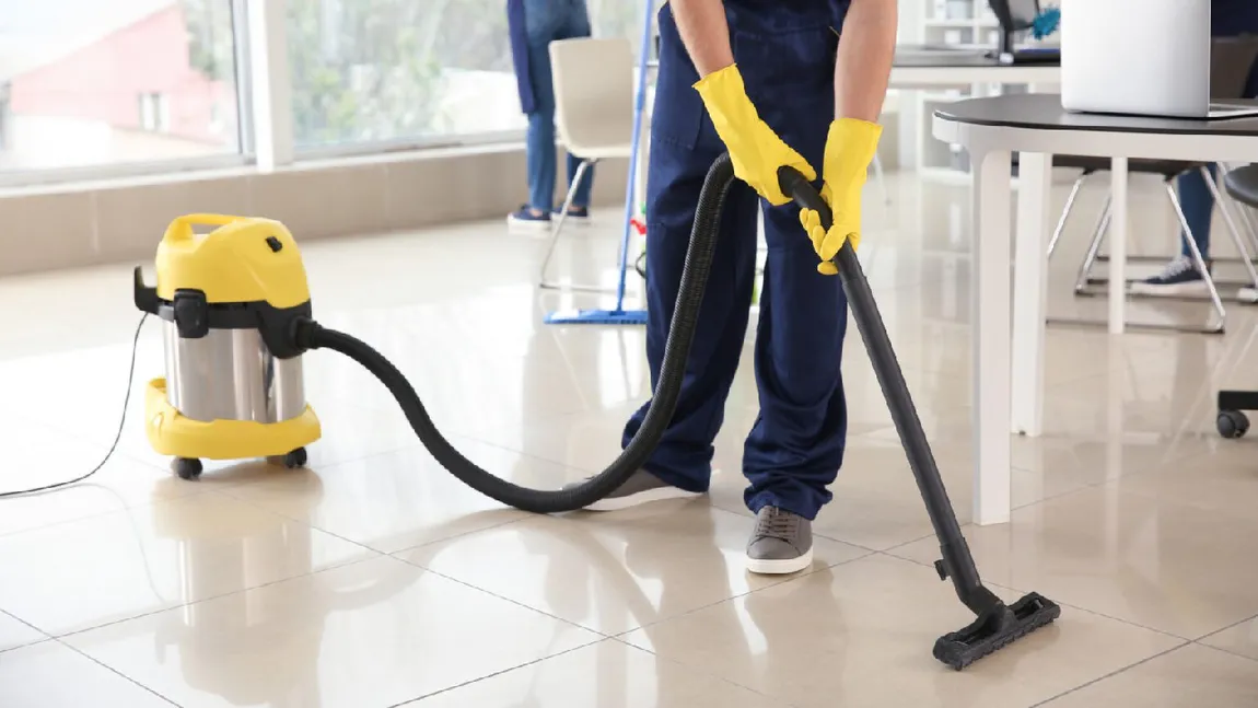 Ce salarii încasează angajații nepalezi în 2026, în domeniul curățeniei. Ce beneficii extrasalariale primesc în România