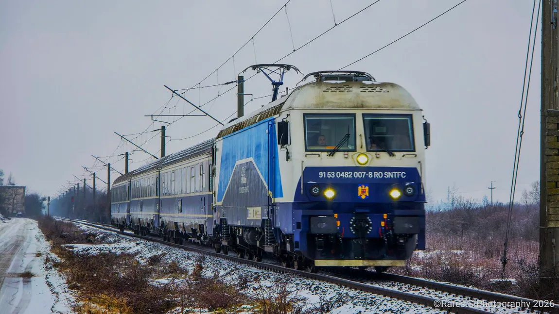 Un tren a ajuns de la Arad la București cu 10 ore întârziere după ce locomotiva modernizată prin PNRR s-a stricat. Și locomotiva trimisă în ajutor s-a defectat
