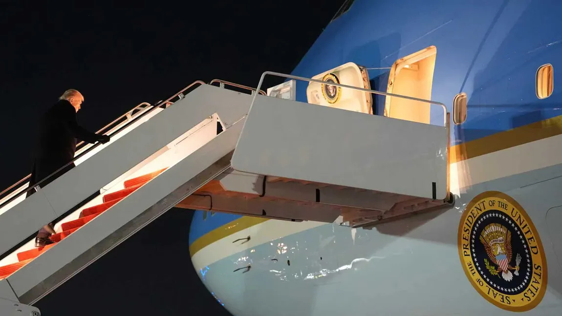 Air Force One, întors la baza Andrews din cauza unei probleme electrice. Donald Trump a decolat din nou spre Davos, cu un alt avion