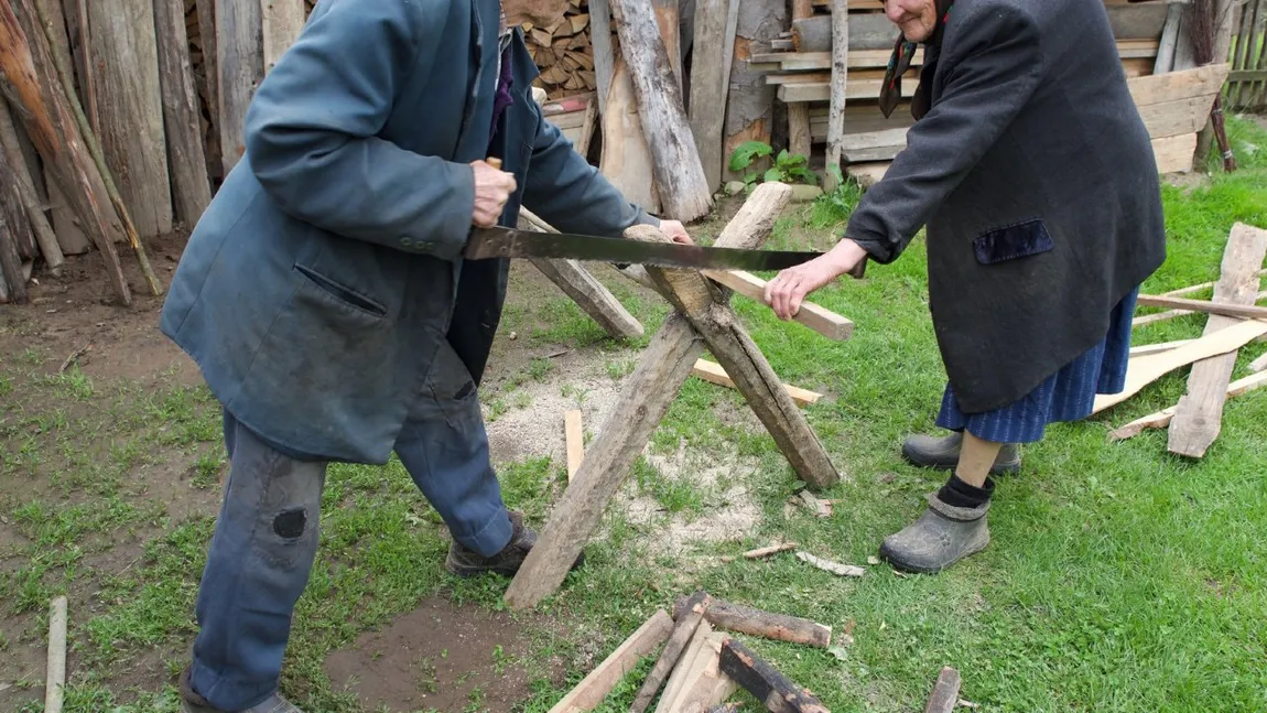 Soț și soție de 84 și 78 de ani, găsiți morți în propria gospodărie la Vatra Dornei. Descoperirea a fost făcută de nepotul celor doi