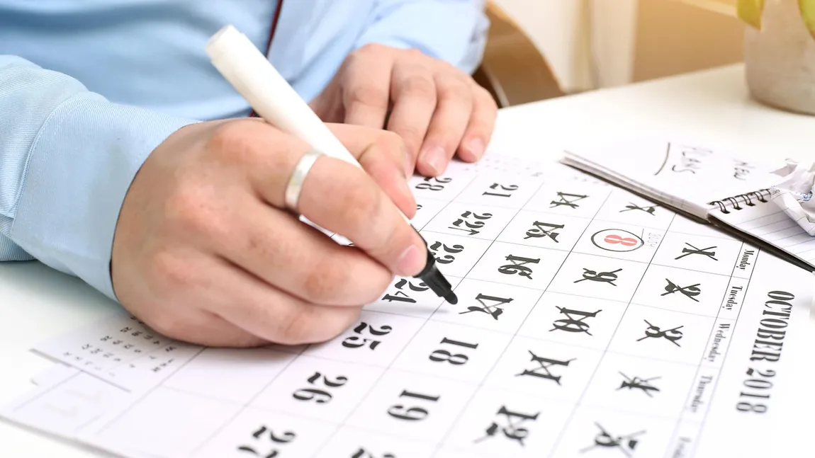 Când se plătesc pensiile și alocațiile în luna februarie. Data exactă când intră banii pe card