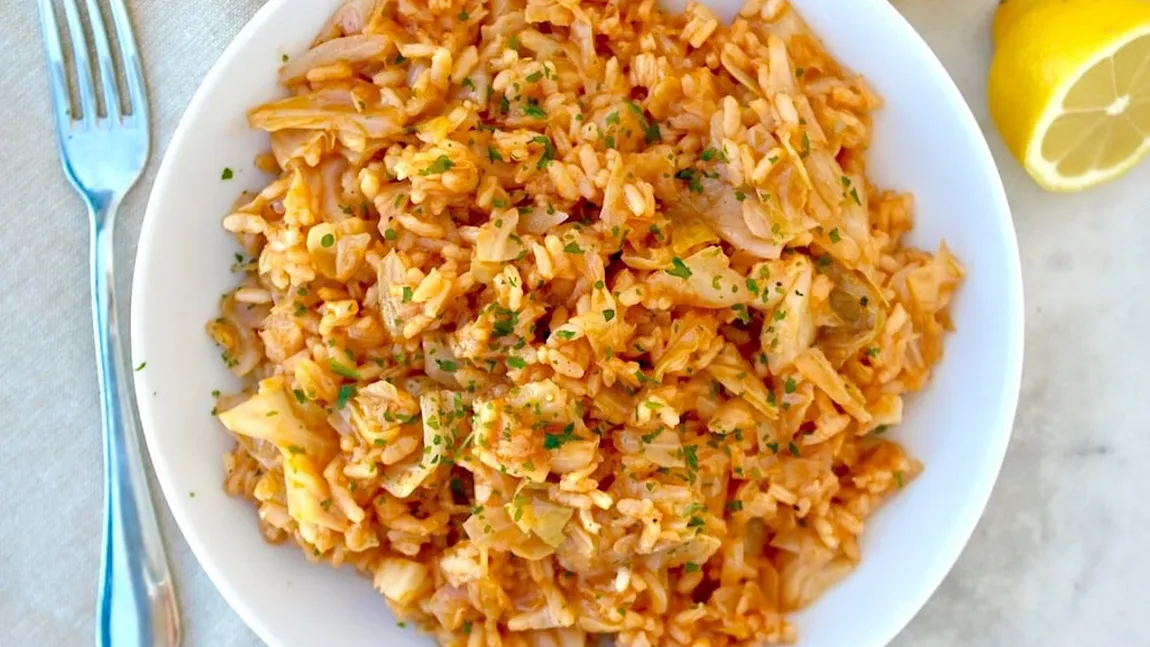 Rețeta de orez cu varză a călugărilor din Muntele Athos, ideală pentru iarnă