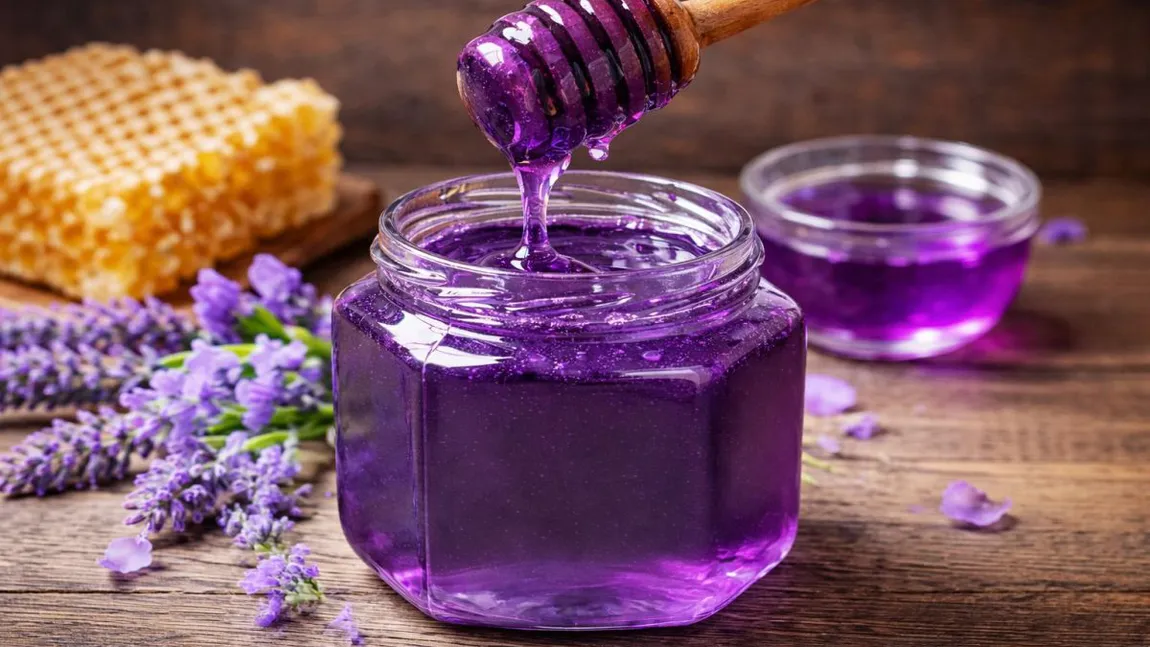 Mierea violetă, rară și unică în lume. Unde se găsește acest aliment care a cucerit Internetul