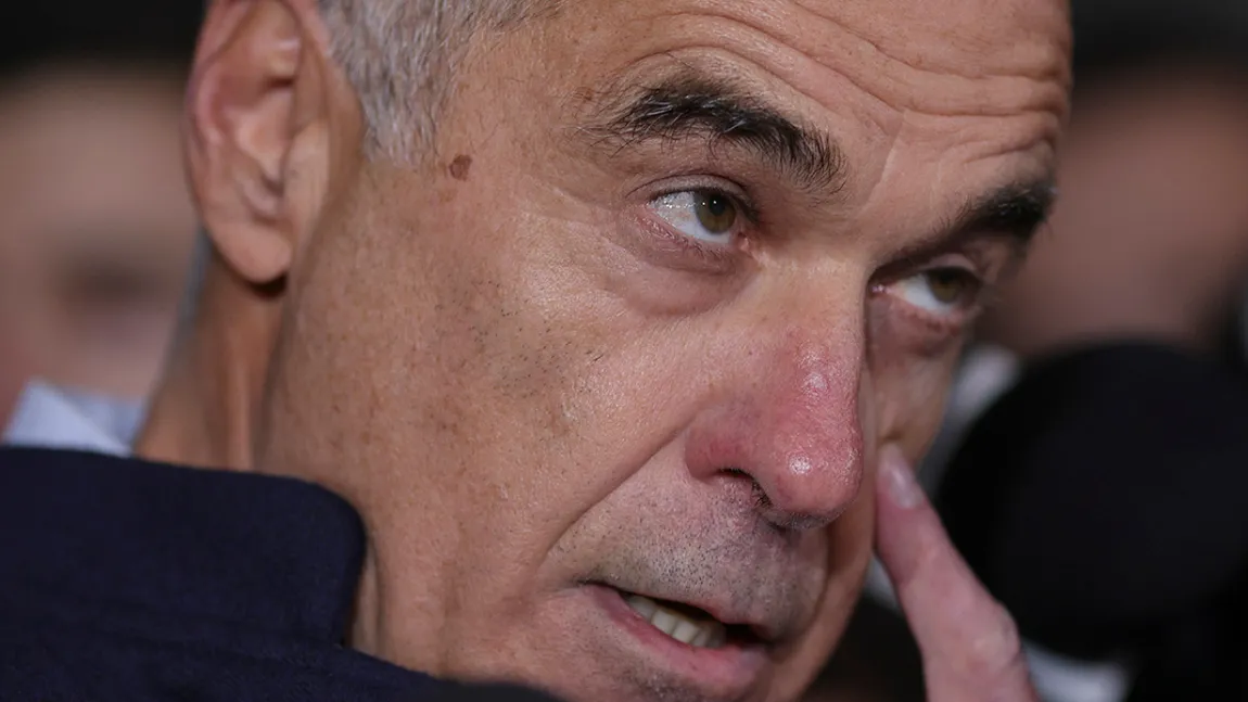 Călin Georgescu îi critică pe așa-zișii suveraniști care doar vorbesc și nu acționează: „Eu îi îndemn să se ocupe de construcție, de milostenie, să ajute aproapele. Să dea cu piatra cel fără de păcat”