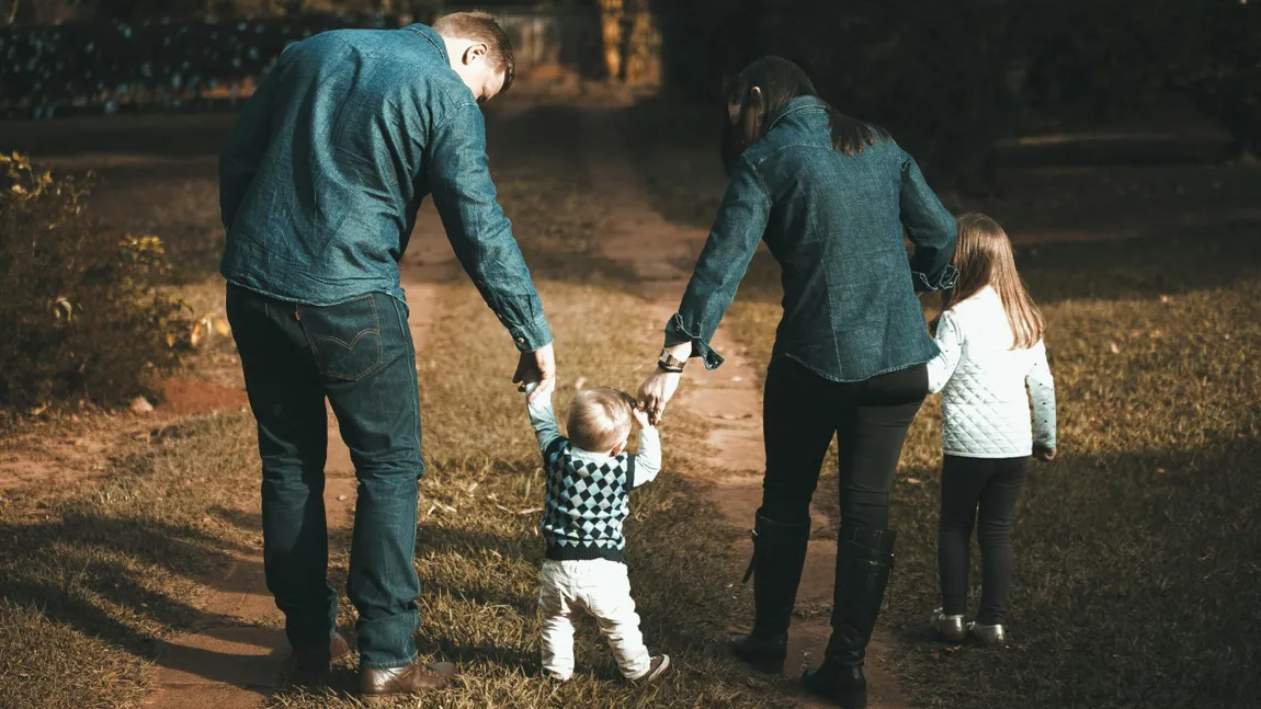 Un nou proiect de lege i-ar putea scuti pe părinți de impozitul pe venit. Situațiile în care ar putea fi aplicată regula