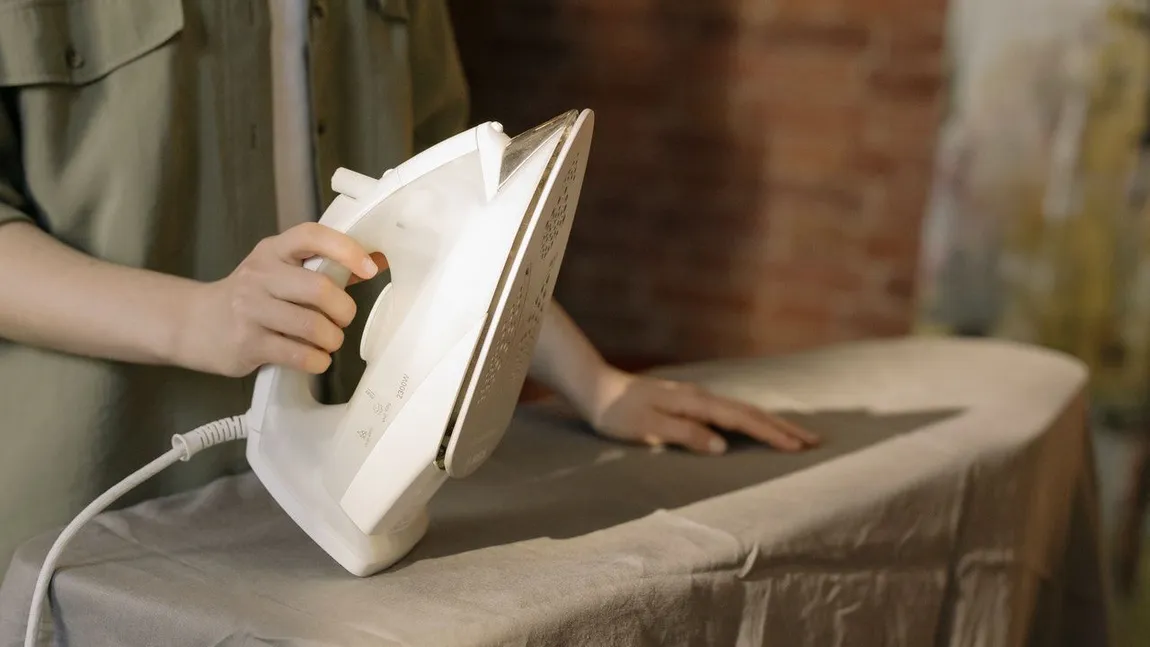 Mare atenție la fierul de călcat. Cum îți poate crește factura la curent