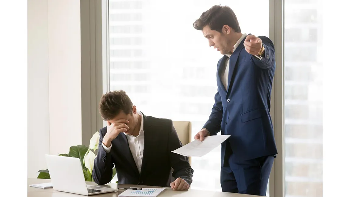 Demisie sau concediere? Ce beneficii ai de la angajator dacă ești dat afară și ce pierzi dacă îți pleci de bunăvoie