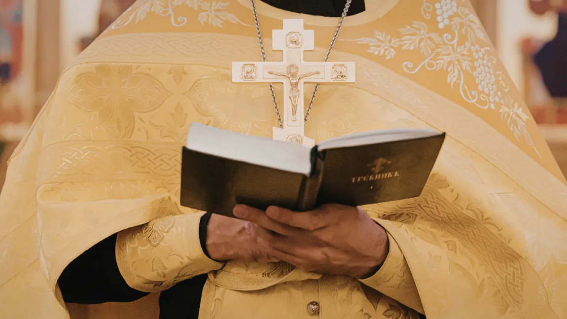 Nici popa nu mai e sfânt. Un preot din Cluj, acuzat că și-a amenințat și lovit fosta amantă: „Mi s-a arătat că mi se ia gâtul, că sunt pomenită la morți”