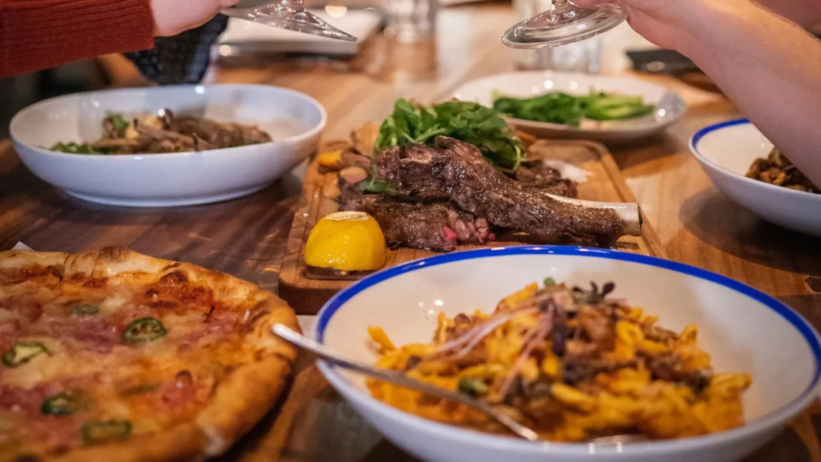 Cinci feluri de mâncare pe care chefii nu recomandă să le comanzi la restaurant. S-ar putea să rămâi înfometat și fără bani