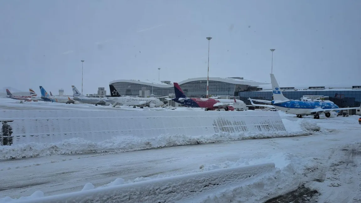 Peste 6.000 de pasageri blocați pe Aeroportul Henri Coandă. Când va fi reluat traficul aerian