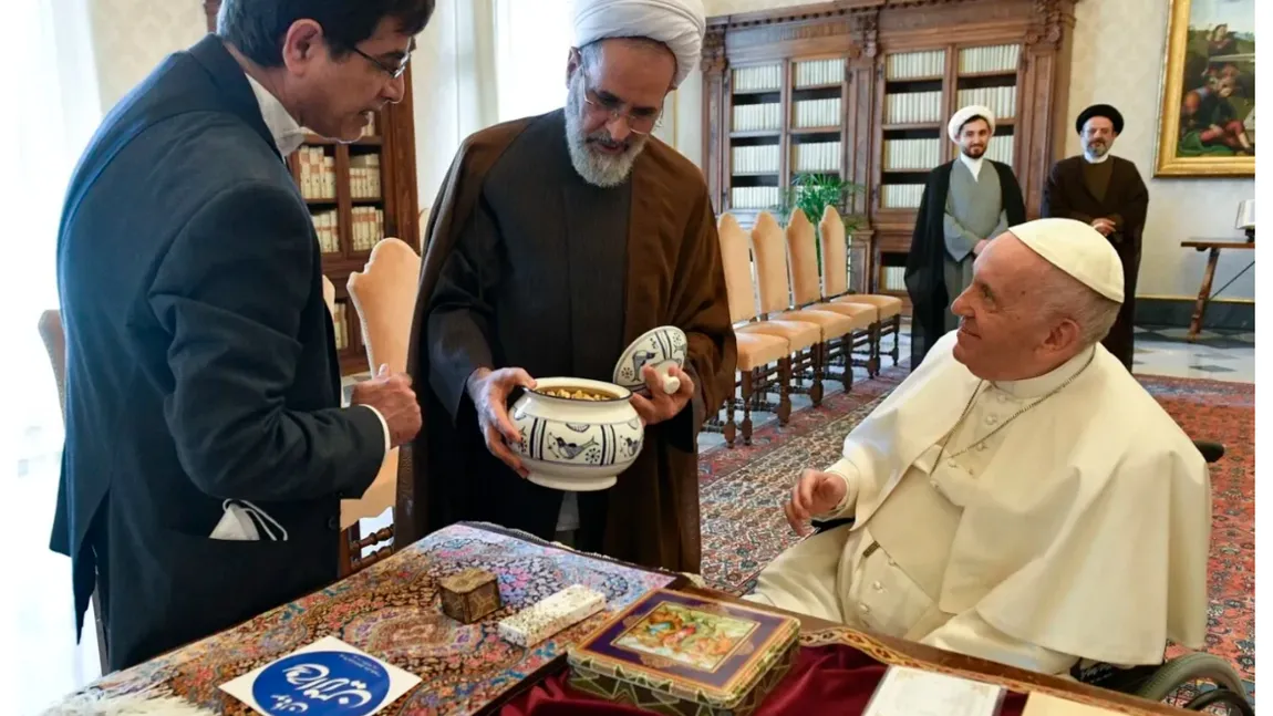 Ali Khamenei are deja un urmaş: Ayatollahul Alireza Arafi va conduce Iranul