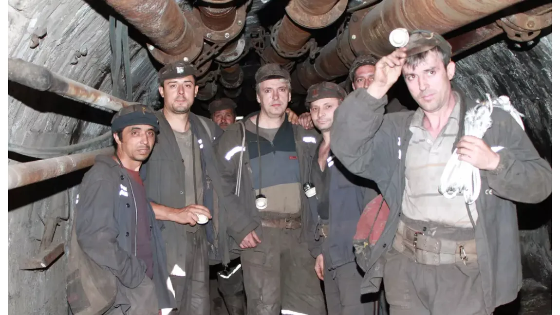 Se închide CET Govora, aproximativ 400 de mineri vor fi disponibilizaţi. Alţi 2.000 de angajaţi, daţi afară de la CE Oltenia