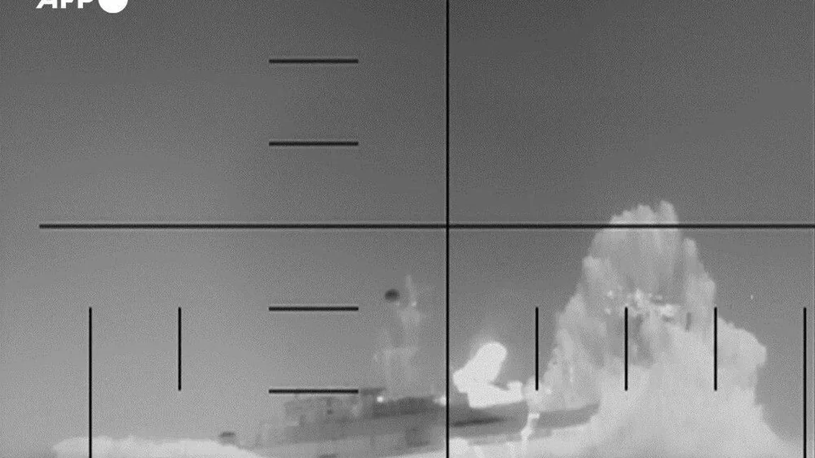 Navă iraniană lovită de un submarin lângă Sri Lanka, sunt 100 de dispăruţi VIDEO