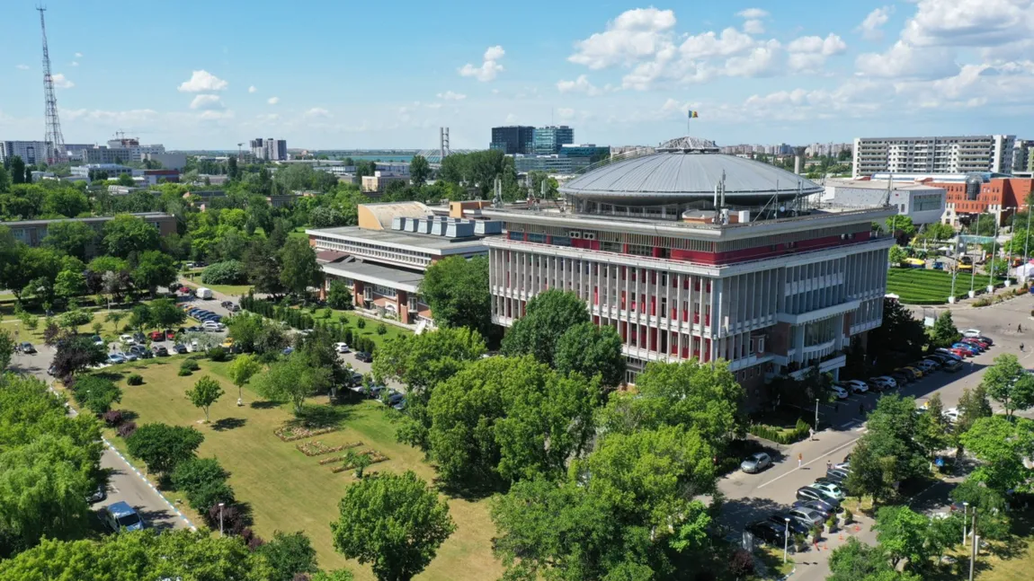 O universitate de top din România organizează admitere cu mult înainte de BAC. Concurență mare, la una dintre facultăți sunt opt candidați pe loc!