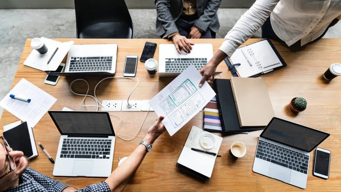 Angajatorii caută în disperare experți în aceste domenii! Peste 12 mii de joburi au fost scoase în piață