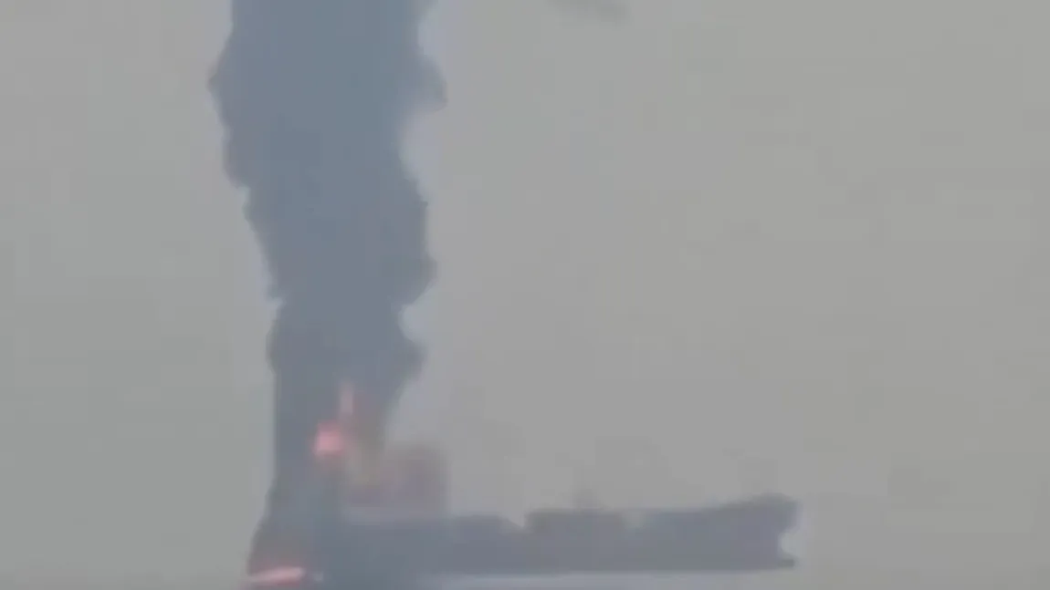 Un petrolier se scufundă în Strâmtoarea Ormuz, după ce a fost atacat de Gardienii Revoluției din Iran