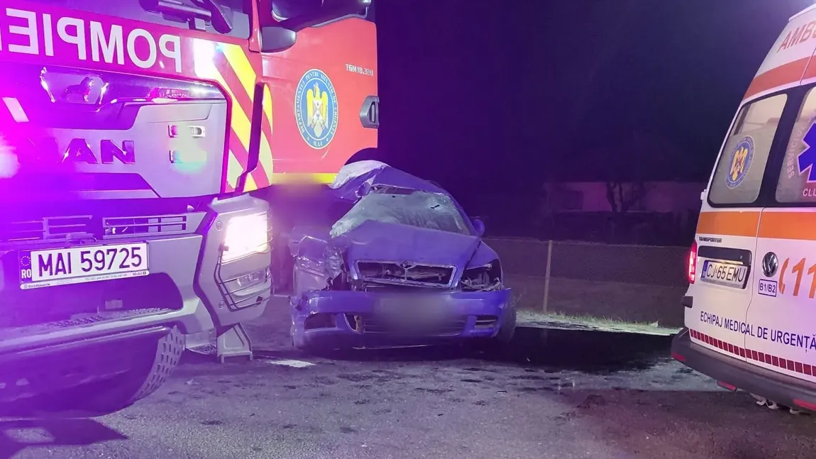 FOTO VIDEO O fetiță de 3 ani și tatăl ei au murit pe loc. Mașina în care se aflau a fost aruncată pe contrasens, direct într-un TIR