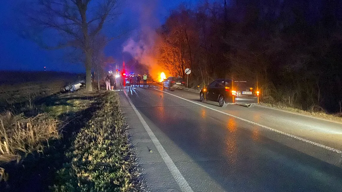 Accident grav în Neamț, două mașini s-au ciocnit violent, una a luat foc. 4 morți și 3 răniți, Planul Roșu de Intervenție activat VIDEO