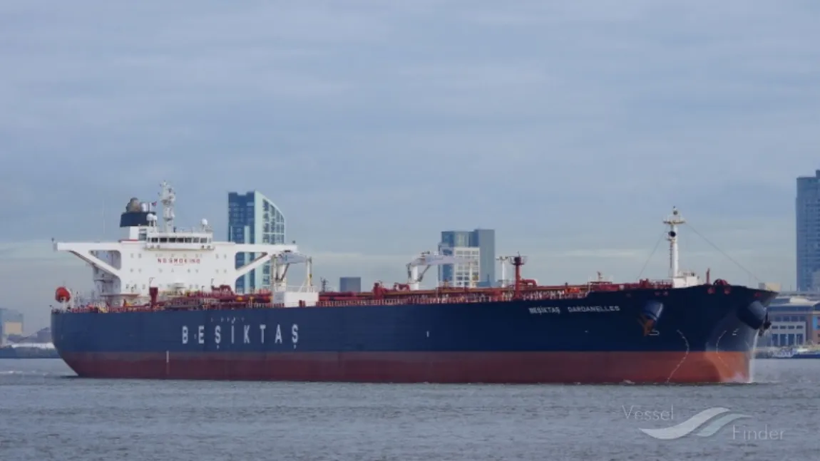 Un petrolier turcesc care transporta petrol rusesc a fost lovit de o dronă în Marea Neagră