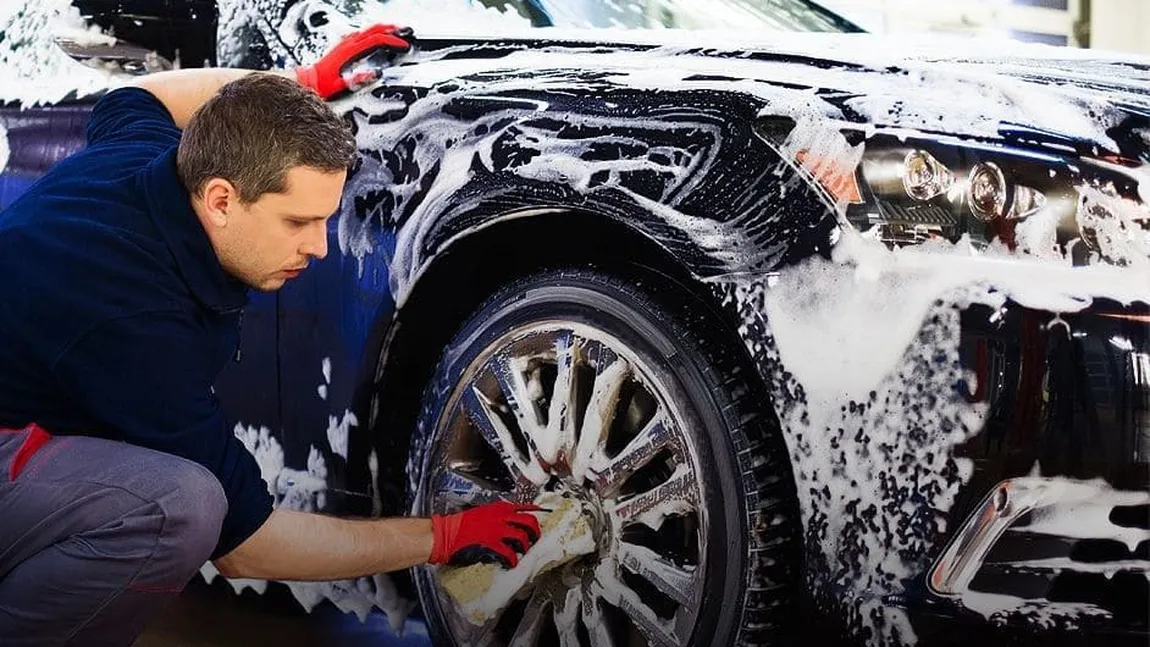 Amendă de 360 de euro pentru un tânăr care a zăbovit prea mult la o spălătorie auto. După contestarea amenzii, aceasta a fost majorată