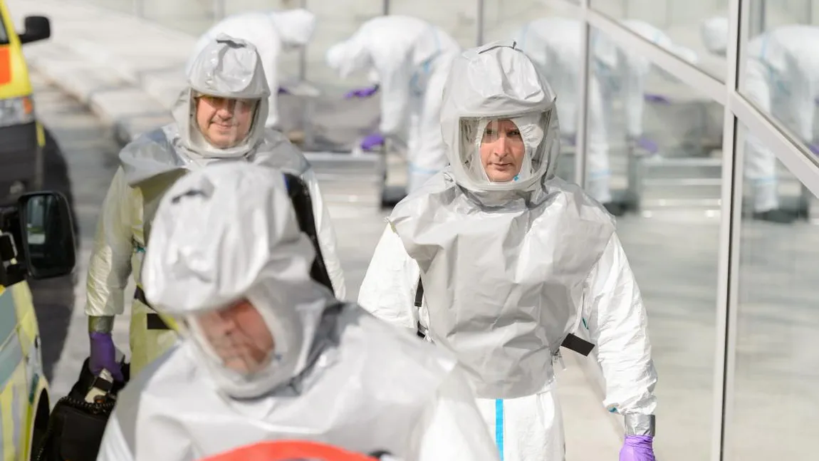 Marile companii din industria AI angajează specialişti în arme biologice şi chimice. Specialiştii sunt îngrijoraţi: 