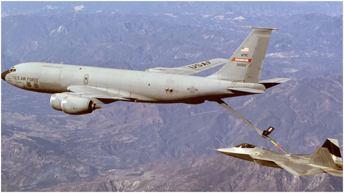 Primele misiuni de realimentare aeriană ale avioanelor americane aduse în România în contextul războiului din Orientul Mijlociu