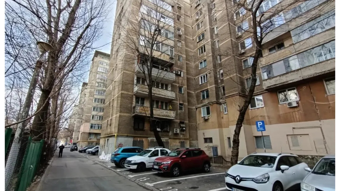 Proprietarii unui apartament din Iași se chinuie să scape o chiriașă de aproape doi ani. I-au tăiat lumina și au chemat poliția, însă tânăra refuză să plece