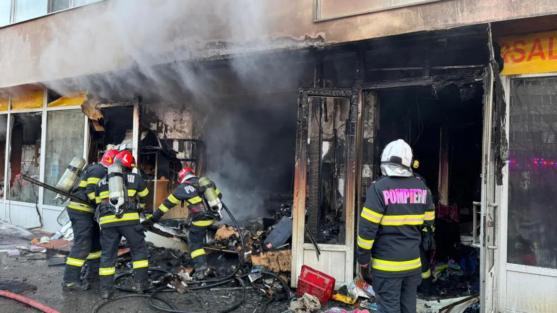 Incendiu puternic într-un bloc din Capitală. Flăcările s-au extins rapid, pompierii au intervenit de urgență FOTO + VIDEO