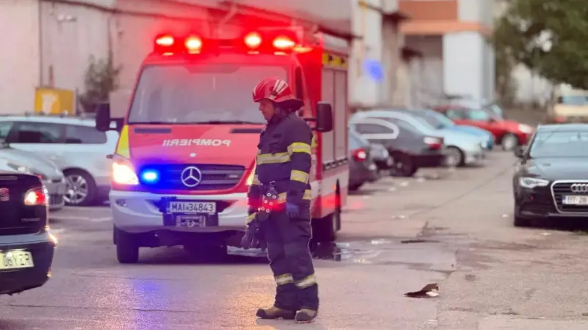 Explozie urmată de incendiu major în București. O persoană, găsită moartă sub dărâmături