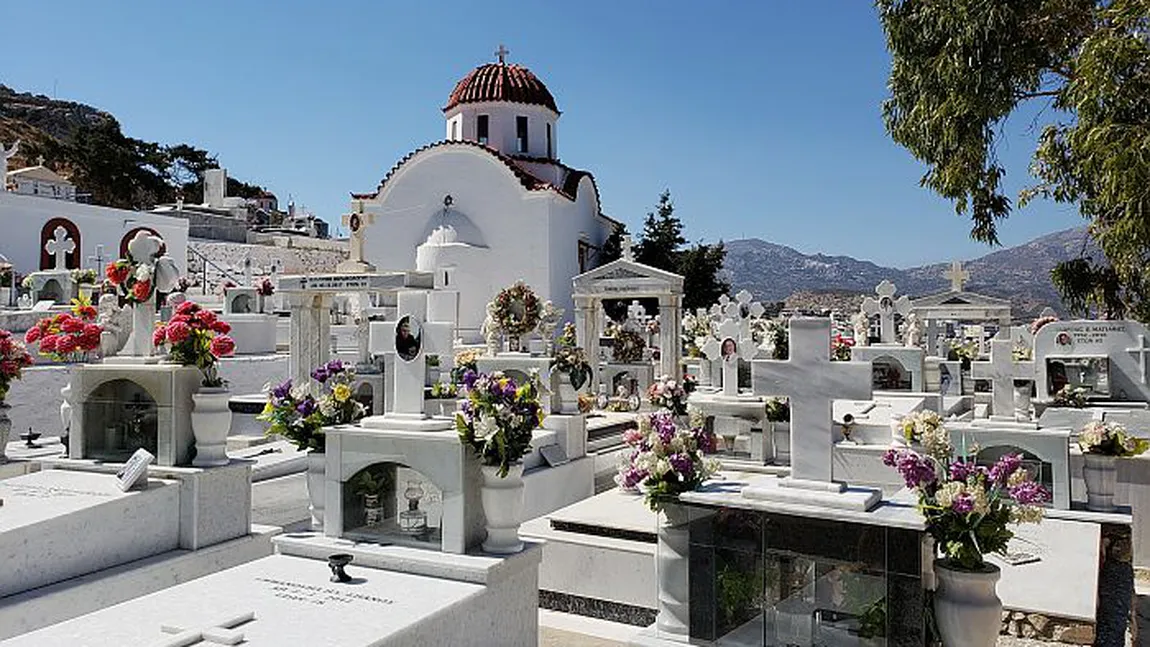 Grecia exhumează 150 de persoane moarte de Covid. Trupurile lor nu s-au descompus nici după 5 ani