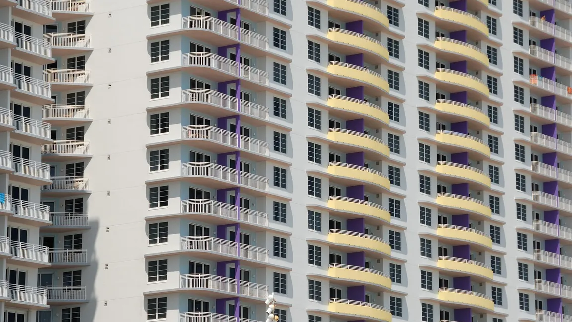 Vine criza imobiliară? Au scăzut vânzările apartamentelor, ce se întâmplă cu prețul locuințelor