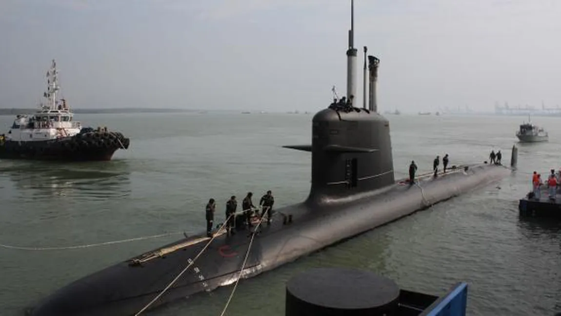 O româncă, arestată în Marea Britanie după ce a vrut să intre în baza cu submarine nucleare! A fost ajutată de un iranian