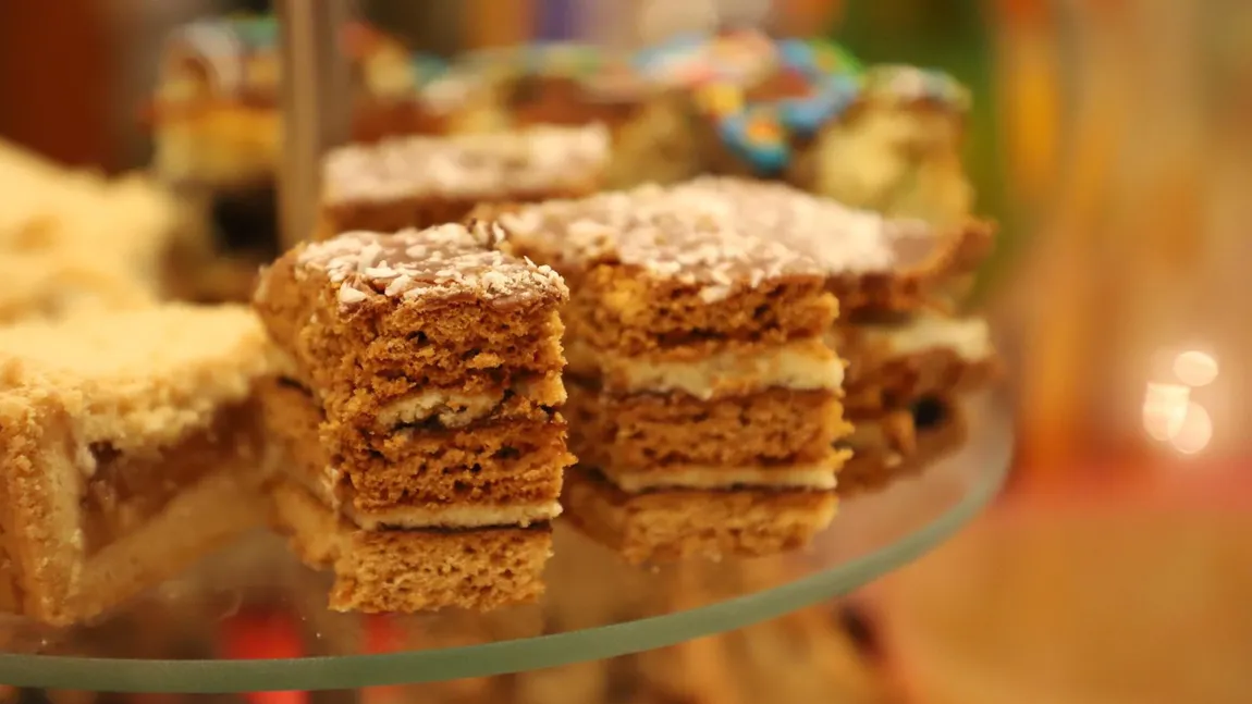 Prăjitura de post cu mere și nuci. Desertul simplu și ieftin pe care trebuie să-l încerci în Postul Paștelui