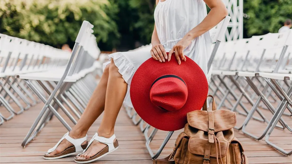 Planificarea vacanței: ce modele de sandale dama să pui în bagaj