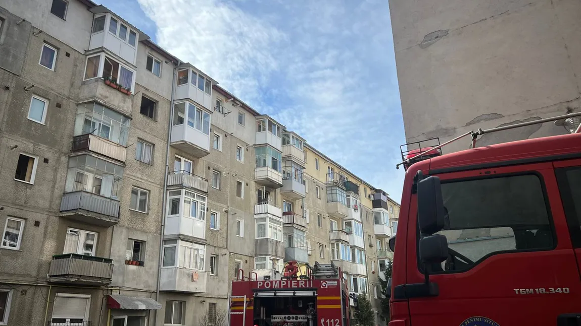 Incendiu într-o garsonieră din Sibiu. Un bărbat a murit carbonizat după ce a uitat să stingă ţigara; 21 de persoane au fost evacuate