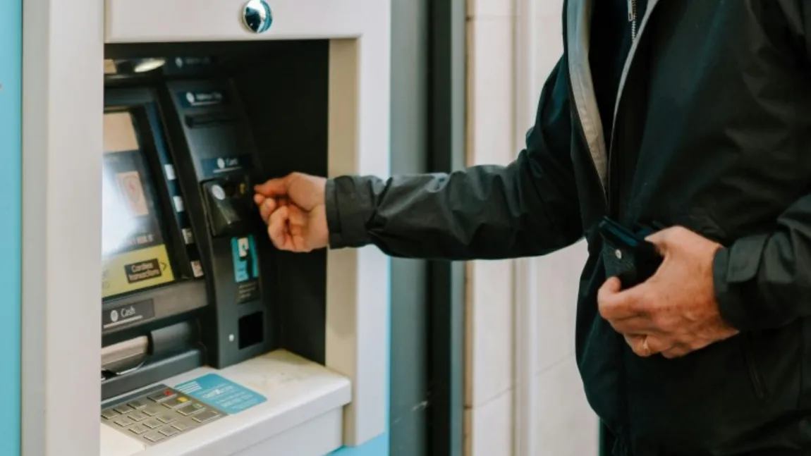 Anunț de ultimă oră pentru seniori. S-au făcut plățile pentru pensii! CÂND vor fi banii pe card