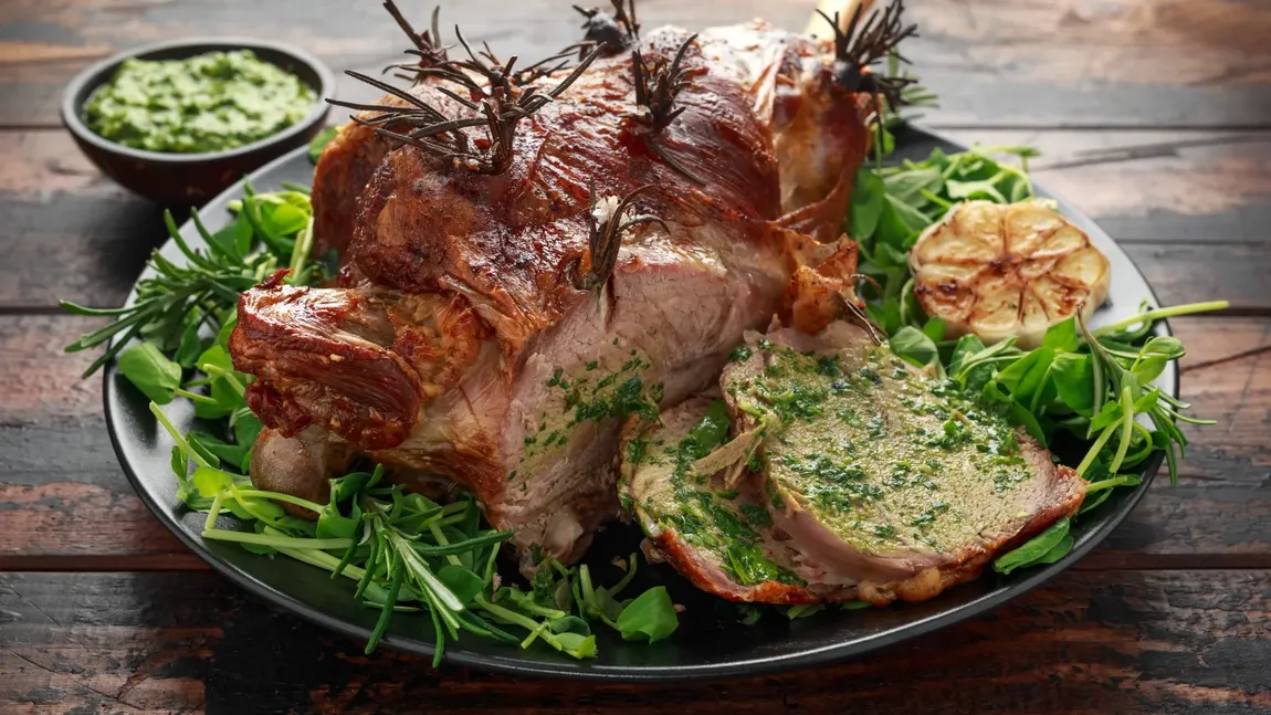 Prețul unui kilogram de miel în Piața Obor, înainte de Paște. Cât trebuie să scoată românii din buzunar pentru masa tradițională