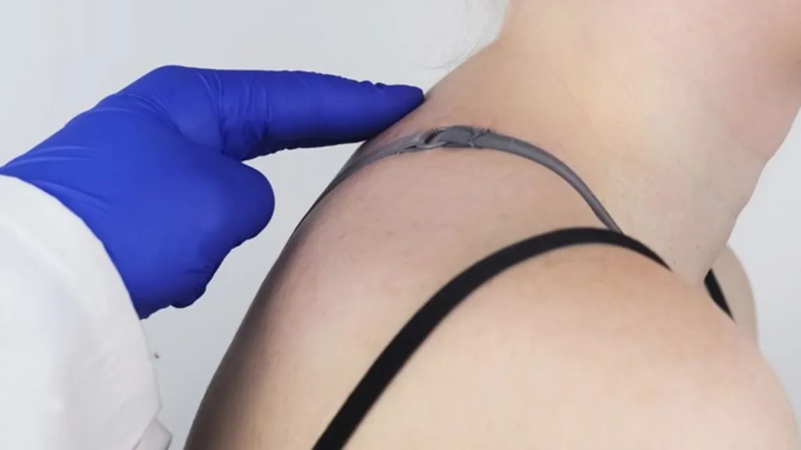 De ce sunt considerați milenialii generația cocoșată. Experții trag un semnal de alarmă cu privire la efectul utilizării ecranelor