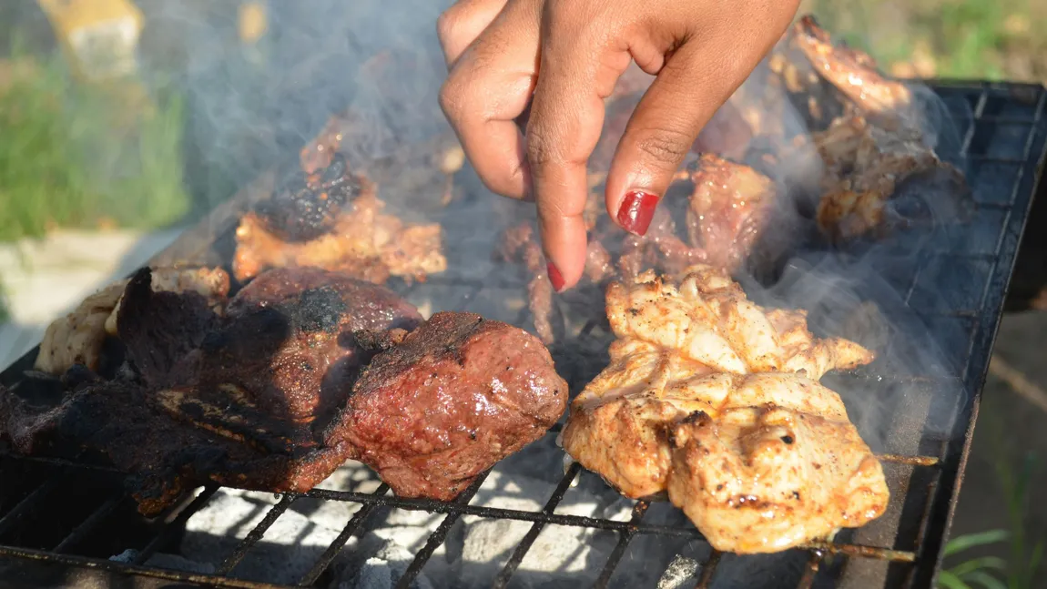 Unde NU ai voie să faci grătar în minivacanța de 1 Mai. Amenzi uriașe pentru cei care încalcă legea