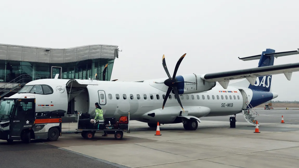 Criza de kerosen din aeroporturi pare să se amplifice. O importantă companie aeriană anulează 1.000 de zboruri!