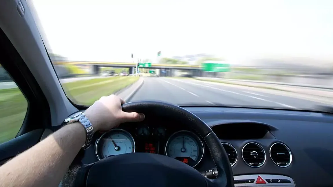 La ce viteză consumă mașina cel mai puțin carburant. Cum poți economisi până la 10 lei la 100 km