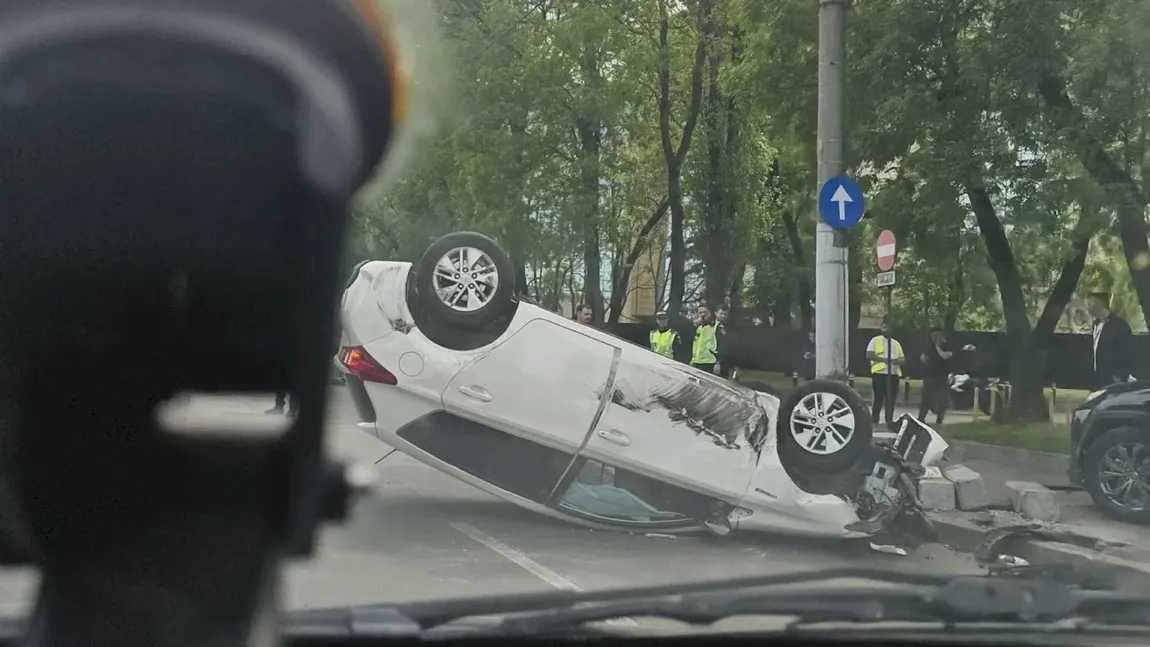 Accident grav lângă Palatul Cotroceni! O mașină s-a răsturnat, iar o șoferiță a ajuns la spital