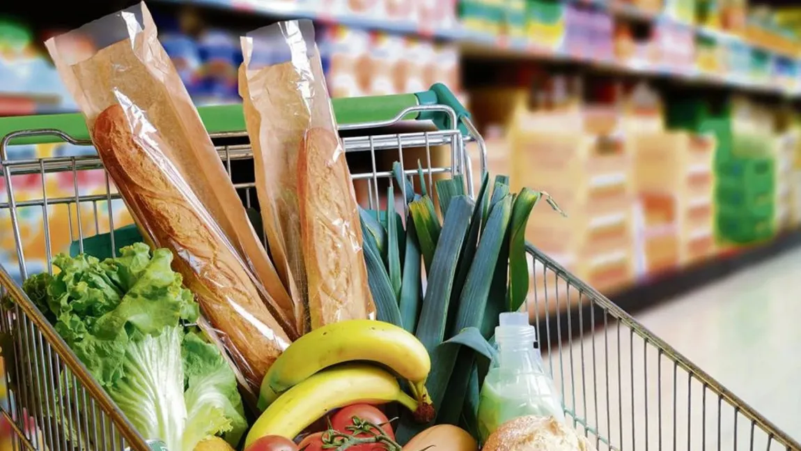 Scumpirile din ultima perioadă îi fac pe români să înlocuiască produse de bază. Ce arată datele