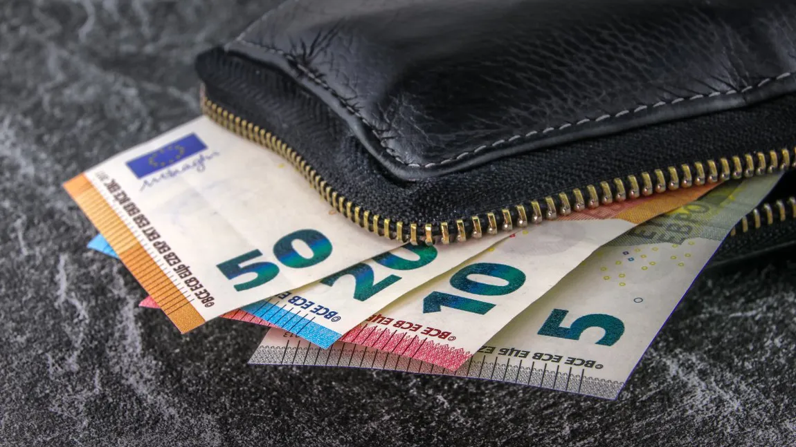 Câți bani ai voie să scoți din țară și ce trebuie să declari la vamă. Reguli stricte pentru turiști