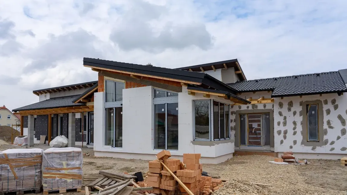 Cum accesezi creditul pentru construcţii. Este varianta optimă pentru românii care vor să-și facă o locuință de la zero
