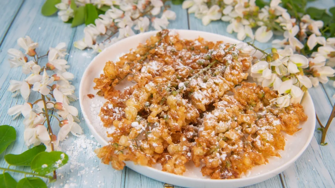 Rețeta de gogoși cu flori de salcâm. Gospodinele au dezvăluit ingredientul care face diferența